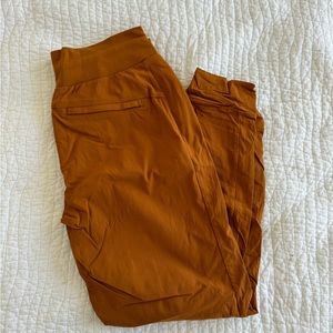 Athleta trekkie joggers. Size 4. Gold